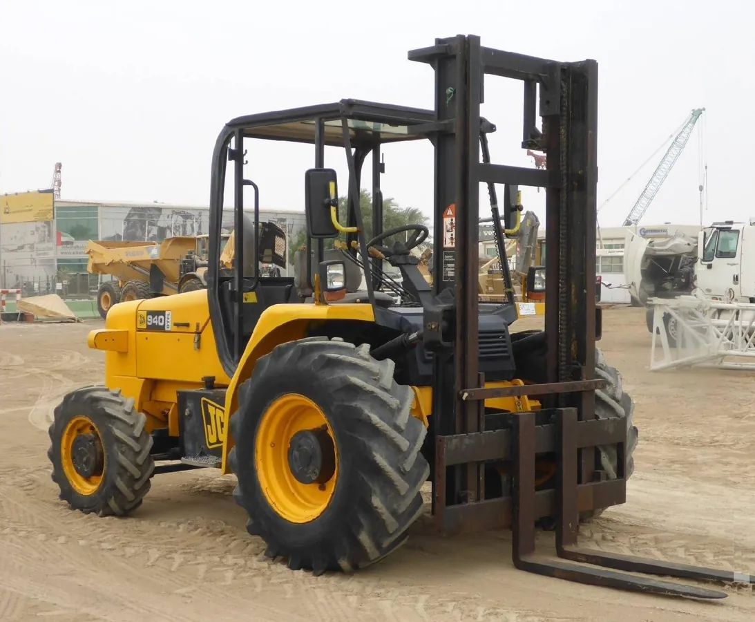 Rough-Terrain Forklifts in a realistic workplace